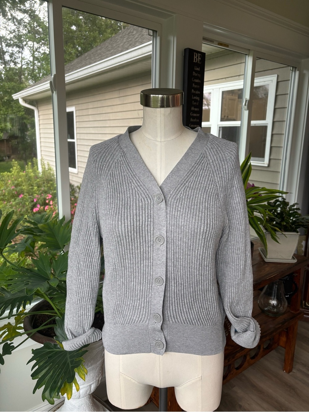 Uniqlo Light Gray Ribbed Button-Front Cardigan - Picture 5 of 6